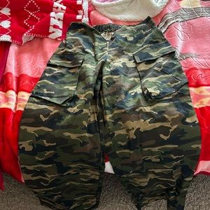 Cargo military pants, Large, big pockets